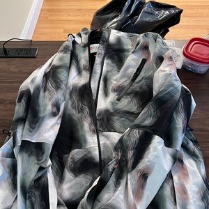 686 snowboard/ski jacket